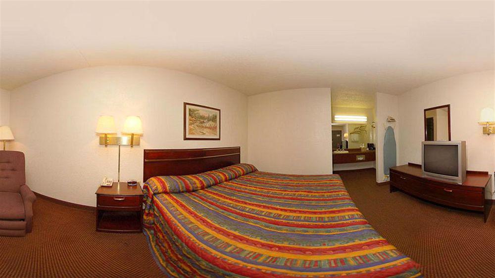 Super 8 By Wyndham Morrilton Motel Exterior photo